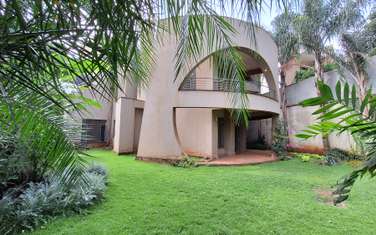 5 Bed Townhouse with En Suite at Oldonyo