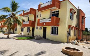3 Bed House with En Suite at Mzambarauni
