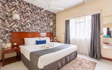 Serviced 1 Bed Apartment with En Suite at Lantana Road