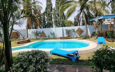 Serviced 1 Bed Apartment with En Suite at Serena