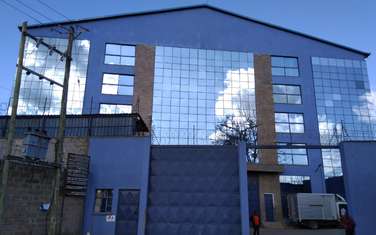 8,500 ft² Warehouse with Lift at Clesoi Road