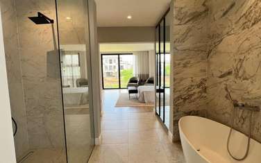 5 Bed Villa with En Suite in Runda