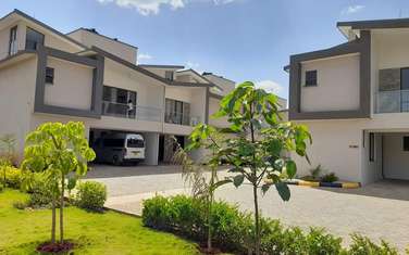 4 Bed Townhouse with En Suite at Near Gateway Mall