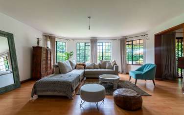 5 Bed House with En Suite in Runda