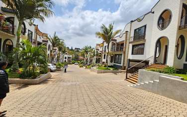 5 Bed Townhouse with En Suite at