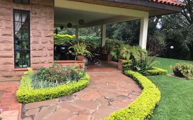 5 Bed Townhouse with Swimming Pool in Rosslyn