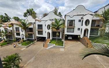 5 Bed Townhouse with En Suite at