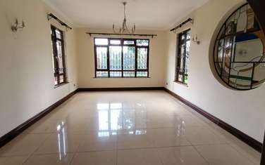 5 Bed Townhouse with Garage in Kitisuru