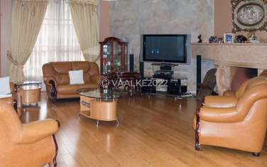 5 Bed Villa with En Suite in Nyari