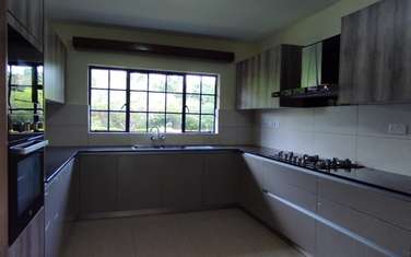 4 Bed House with En Suite at Near Galleria