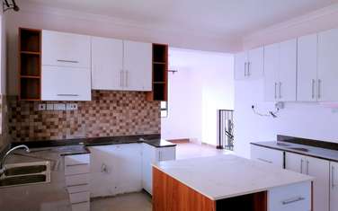 4 Bed Townhouse with Garden in Redhill