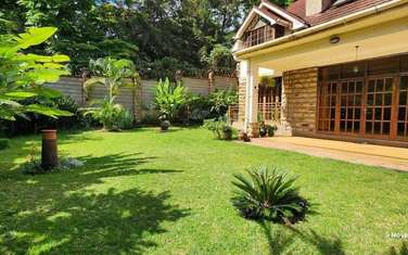 4 Bed House with Swimming Pool at Rosslyn