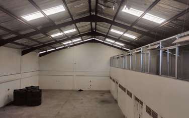 700 m² warehouse for rent in Ruaka