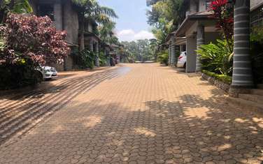 4 Bed Townhouse with En Suite in Thigiri
