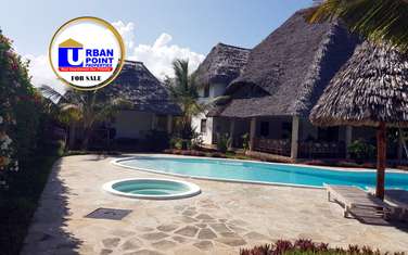 4 Bed House with Swimming Pool at Ocean Breeze