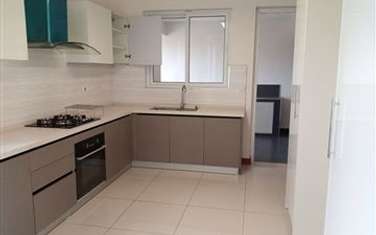 Serviced 3 Bed Apartment with En Suite at 6Th Avenue