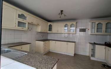 5 Bed Townhouse with En Suite in Brookside