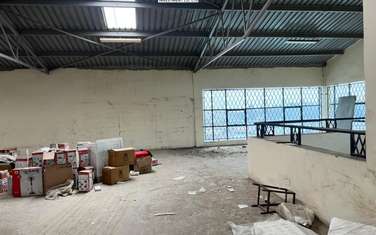34,000 ft² Warehouse with Parking in Industrial Area