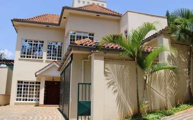 4 Bed Townhouse with Garden in Brookside
