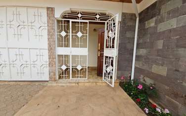 5 Bed House with En Suite in Runda