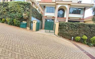4 Bed House with Swimming Pool in Spring Valley