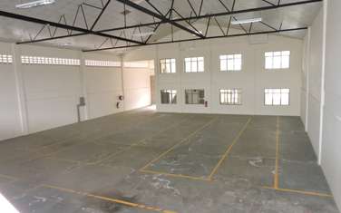 10,000 ft² Warehouse with Parking at Maasai Road