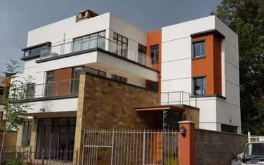 5 Bed Townhouse with En Suite at Mugumo Road