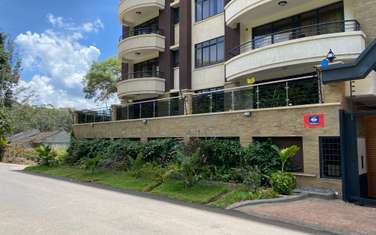  3 Bed Apartment with Swimming Pool in Riverside