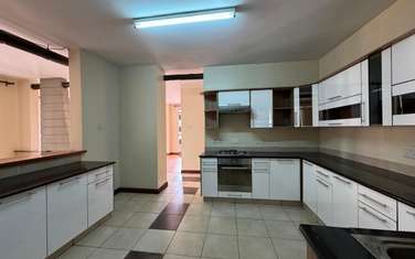 3 Bed Apartment with En Suite in Rhapta Road