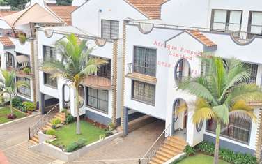 5 Bed Townhouse with Swimming Pool in Spring Valley