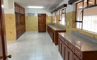 5 Bed Townhouse with En Suite in Nyari