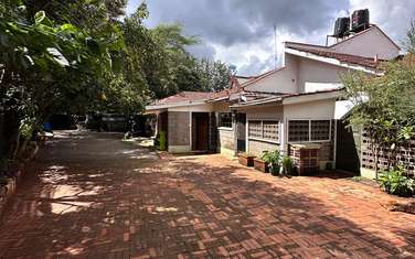 5 Bed House with En Suite at Marula Road