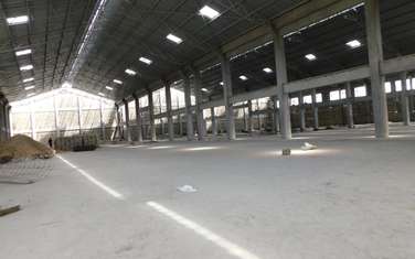 47,320 ft² Warehouse with Backup Generator at Bonje