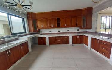 6 Bed Townhouse with En Suite in Tatu City
