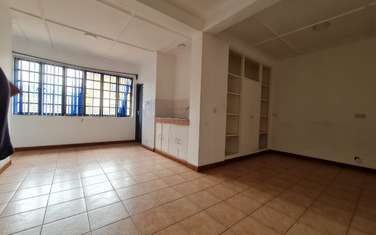 600 ft² Office with Fibre Internet in Westlands Area