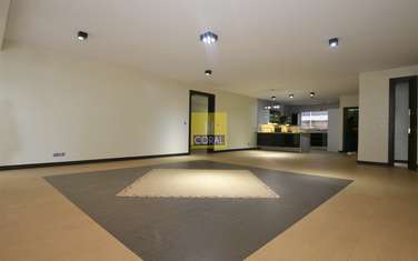 3 Bed Apartment with Swimming Pool in Riverside