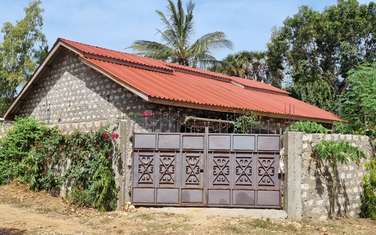 2 Bed House with En Suite at Bomani