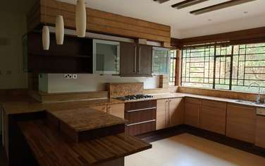 4 Bed Townhouse with En Suite in Lake View