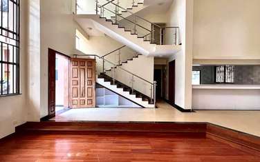 5 Bed Townhouse with En Suite in Lavington