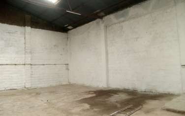 16,000 ft² Warehouse with Parking in Industrial Area