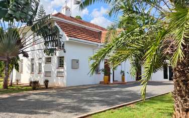4 Bed House with En Suite at Sinai Court
