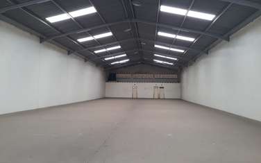 50,000 ft² Warehouse with Fibre Internet in Industrial Area