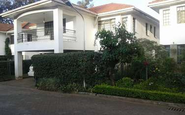 4 Bed Townhouse with Swimming Pool in Brookside