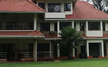 5 Bed House with Swimming Pool at Lone Treee