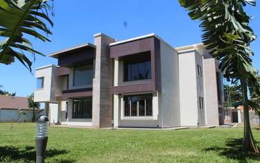 5 Bed House with En Suite in Runda