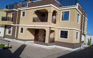 5 Bed Townhouse with En Suite in Kitengela