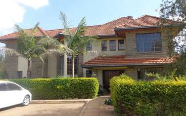 4 Bed House with En Suite at Near Galleria Mall