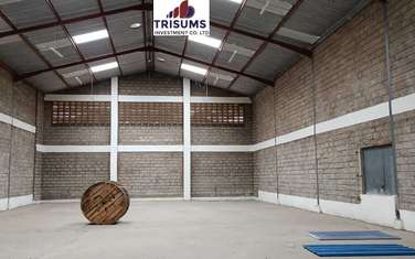 5,000 ft² Warehouse with Parking in Industrial Area