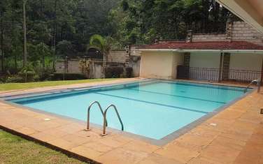 4 Bed House with Swimming Pool at Rosslyn