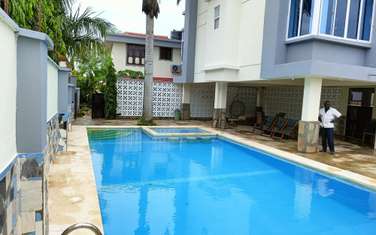 Serviced 2 Bed Apartment with En Suite at Beach Road